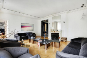 Pick A Flat's Apartment in Champs-Elysées - Square Thiers